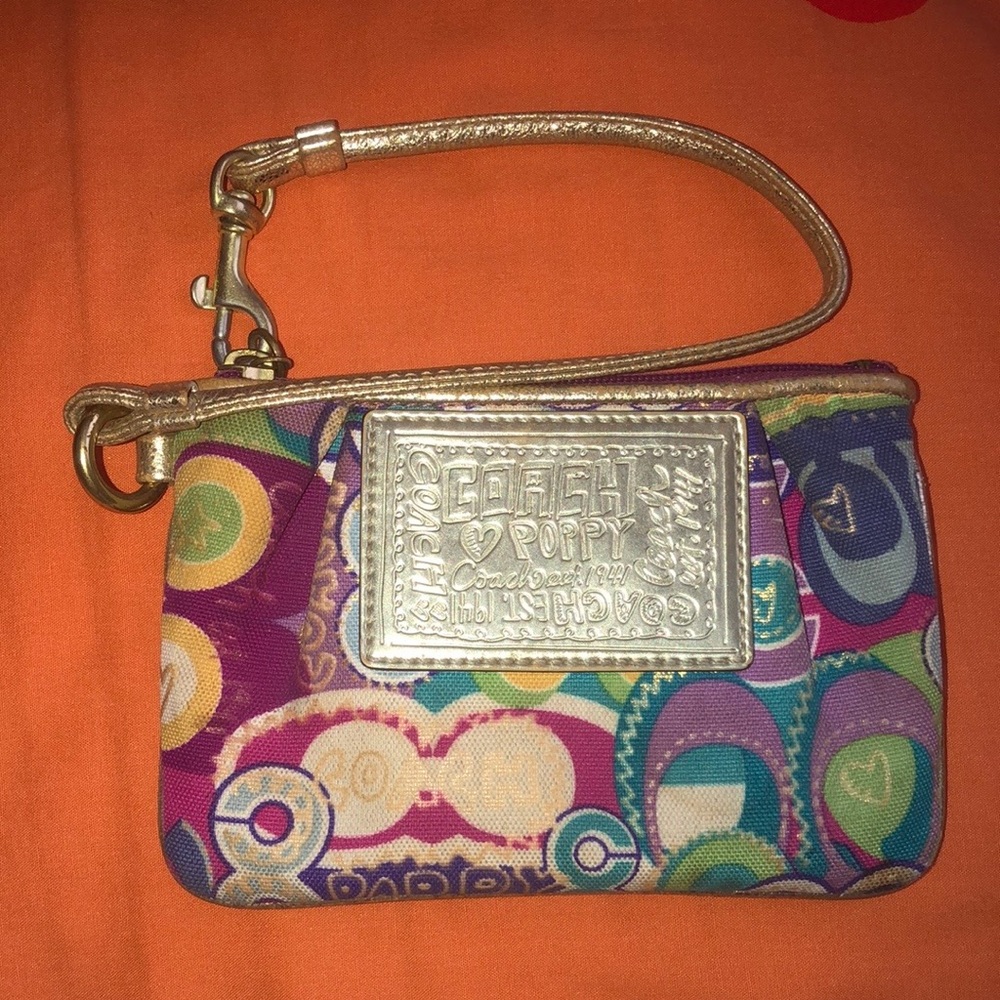 Coach Poppy Wristlet💋